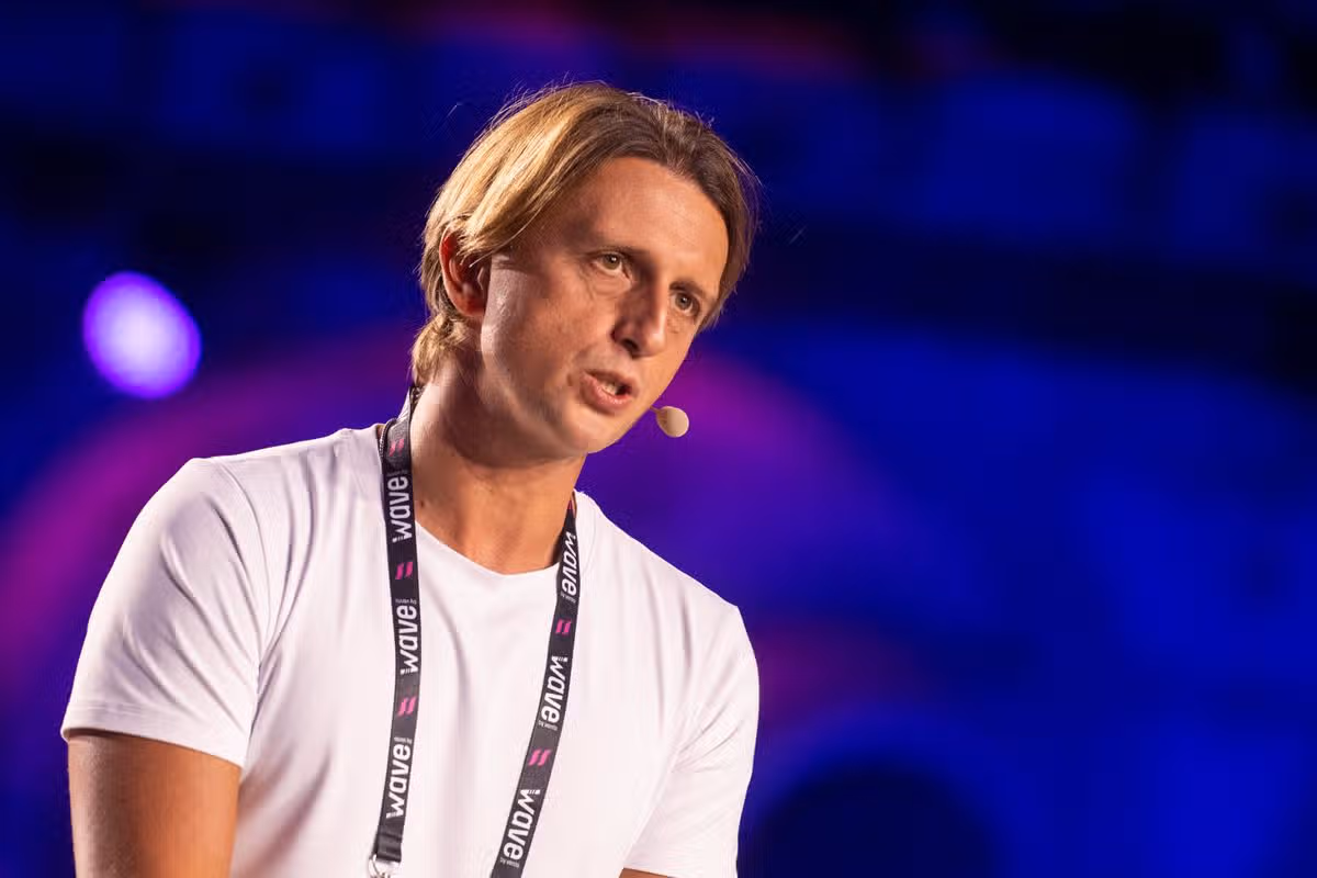 Revolut launches UK personal loans of up to £25,000 as it pushes into lending against the high street banks